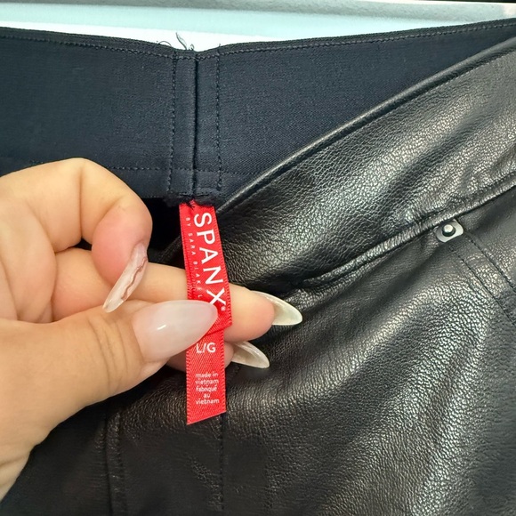 Spanx Leather Like Ankle Skinny Pants Jeans Faux Leather Back Size L - Picture 3 of 4